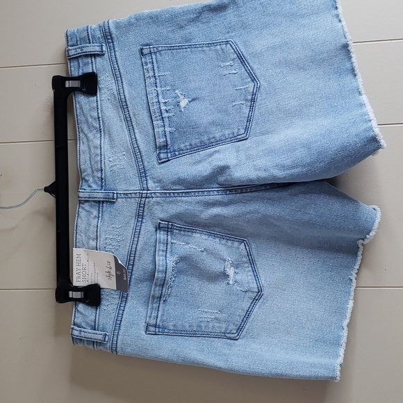 Style & Co Frayed Hem Shorts Mid Rise Slimming Pocket 8 - Picture 4 of 5